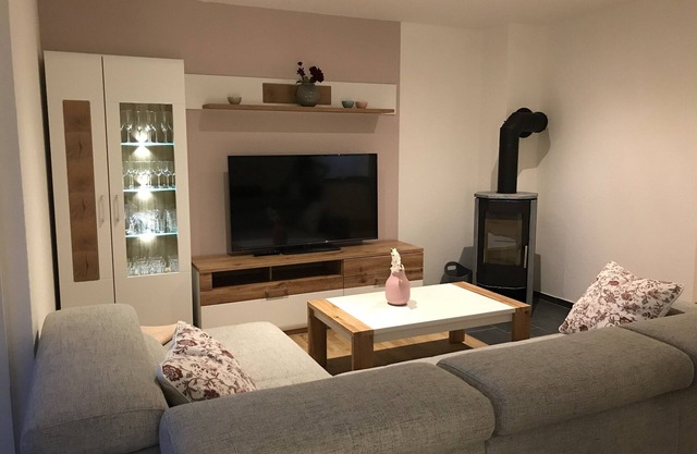 Vacation apartment with sauna and stove - right on the water and close to the lake