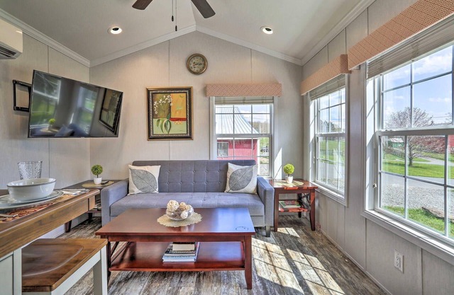 Vacation Cottage Getaway Close to Camps Spring Midweek - 35% OFF Promo