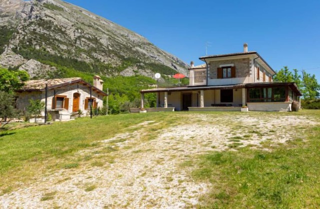Vacation home Acque Vive (TPI100) in Taranta Peligna - 10 persons, 4 bedrooms