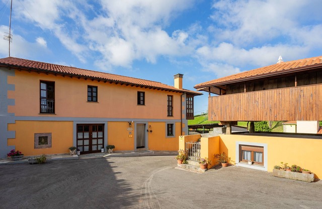 Vacation Home "Aldea Salguero" with Wi-Fi