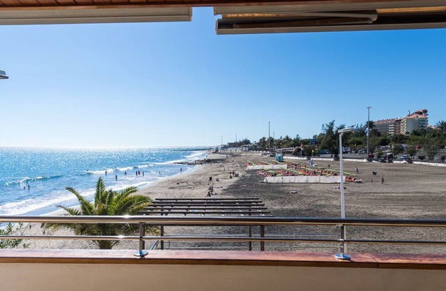 Vacation Home "Chalet en la playa San Agustin" near Beach with Sea View, Balcony, A/C & Wi-Fi