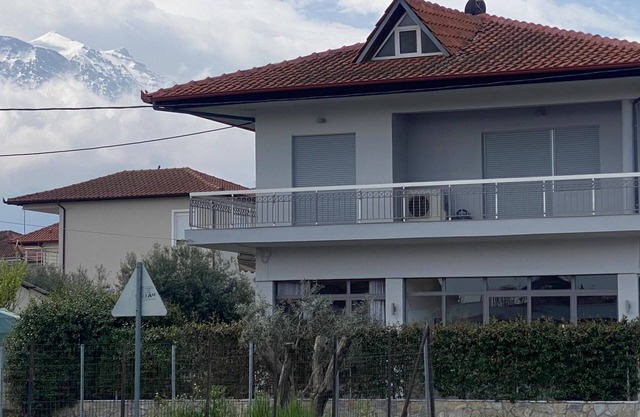 Vacation home for 8 guests with 210m² in Agios Spyridonas (176909)