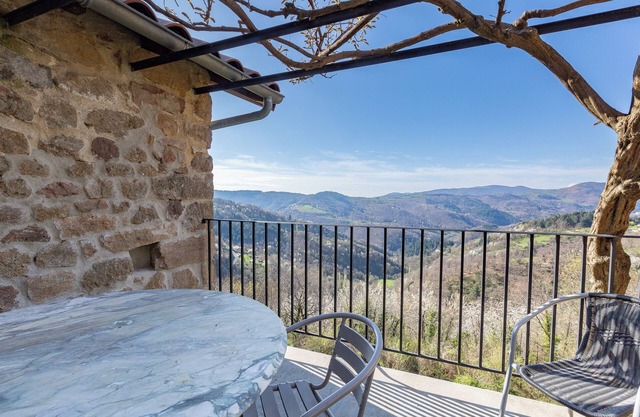 Vacation Home "Gte De Chapelèche Les Glycines" with Private Terrace, Balcony & Wi-Fi