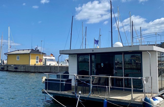 Vacation home houseboat Captains Boat directly on the Baltic Sea