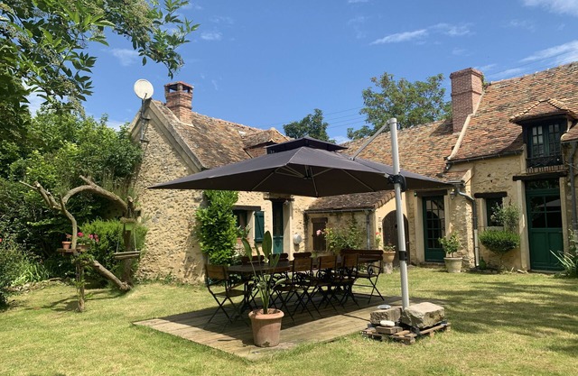 Vacation Home "La Maison Du Grand Maronnier" with Wi-Fi