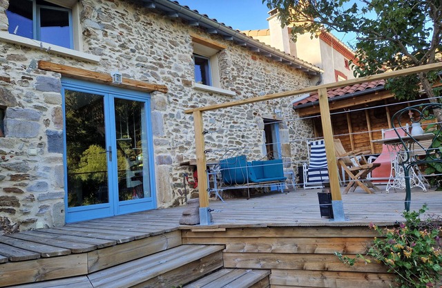 Vacation Home 'La Maison du Vigneron' with Mountain View, Tennis Court & Wi-Fi