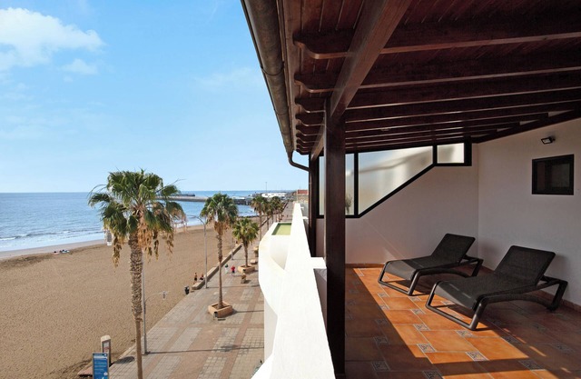 Vacation Home "Las Vistas" with Sea View, Private Terrace & Wi-Fi