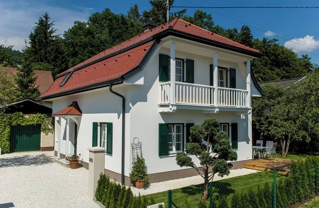 Vacation home on Lake Wörthersee in Pörtschach, garden, terrace, private lake access