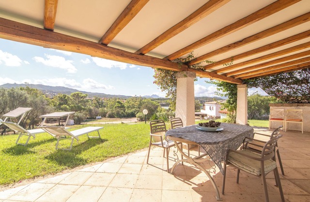 Vacation Home “Susy House” close to the Beach with Sea View and Garden