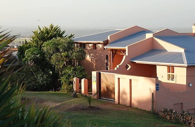 Vacation home The Gem - Holiday the GardenRoute in Jeffreys Bay - 7 persons, 4 bedrooms
