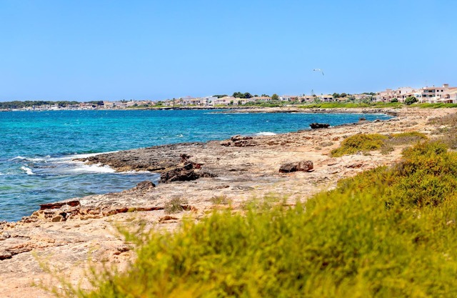 Vacation Home Villa Sa Rapita Familiar with Sea View, Wi-Fi, A/C, Terraces & Garden; Pet-friendly