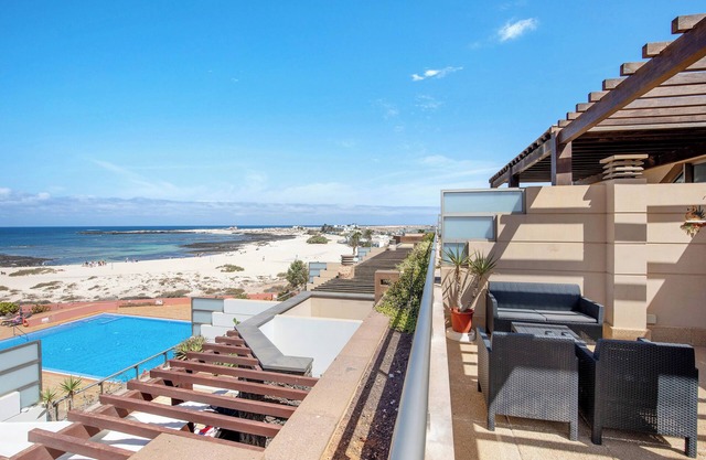 Vacation Home "Vistas Paraíso" with Sea View, Shared Pool & Wi-Fi