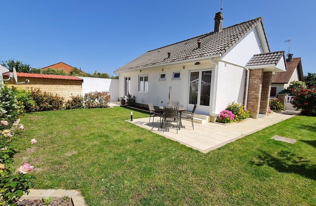 Vacation home with garden 100 metres from the beach - 1 to 5 people