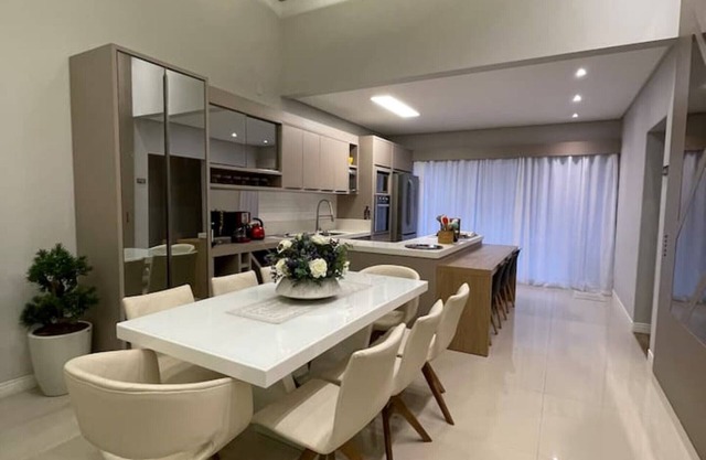 Vacation Home with Pool in Bombinhas