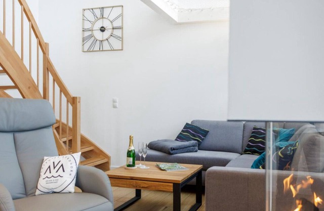 Vacation home with sauna, whirlpool, loft net, cooking island and gas fireplace