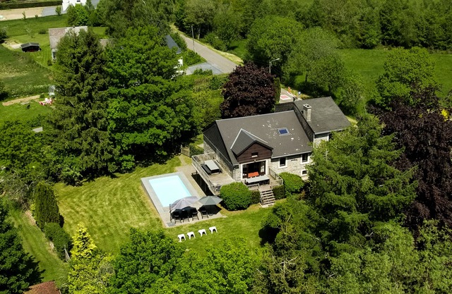 Vacation house with pool for 15 people
