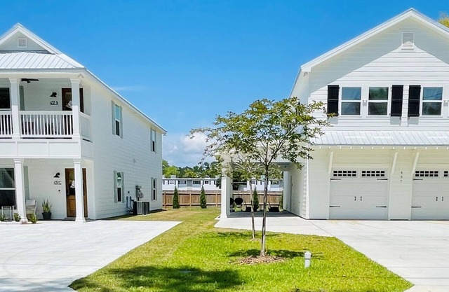 Vacation Rental Bay St Louis Sleeps 14, Bay St Louis Sleeps 14 Close to Beach and Downtown