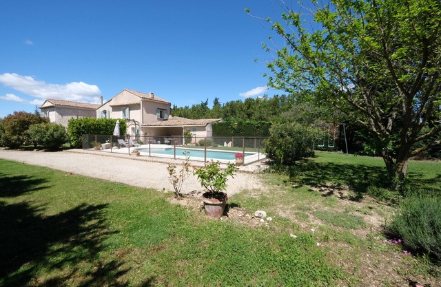 Vacation rental with pool CARPENTRAS LS4-374