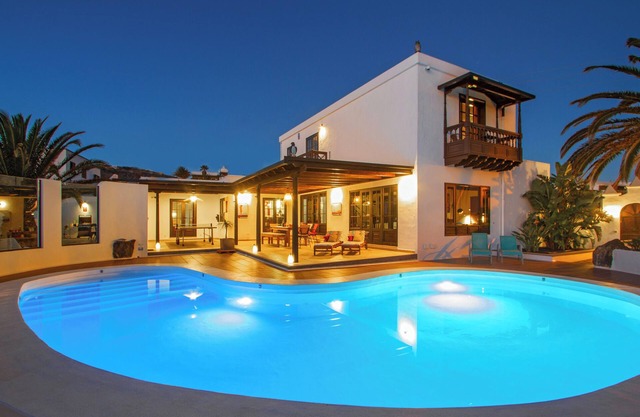 Vacation Villa 'Haere Mai' with Sea View, Private Pool and Wi-Fi