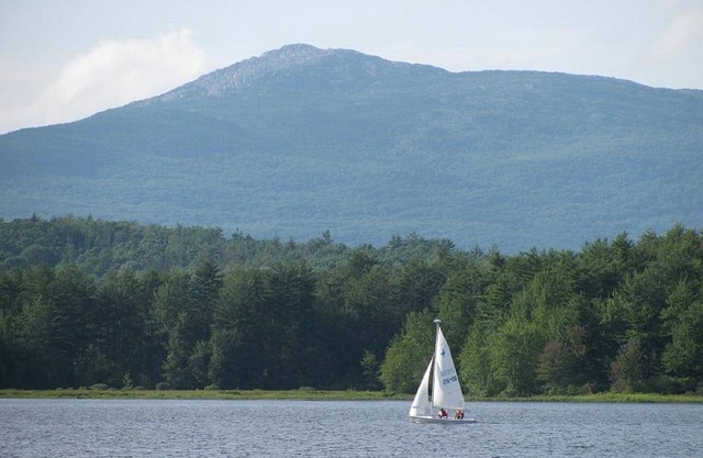 Vacationer's oasis on the waterfront of picturesque Pearly Pond.