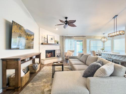 Val Vista Oasis- Gorgeous Gilbert Home with Pool