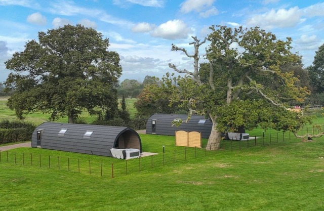 Vale View is a spacious, modern lodge with open-plan living and stunning views.