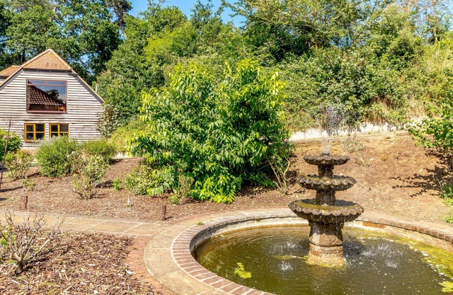 Vale View - Two Bedroom Apartment, Sleeps 4