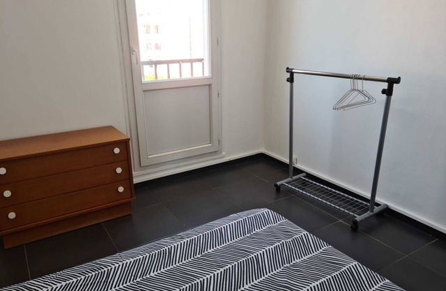 Valencia apartment near major schools