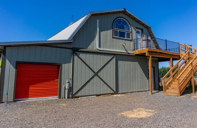 Valle Verde Barn Loft: Rest and Relax on the Farm