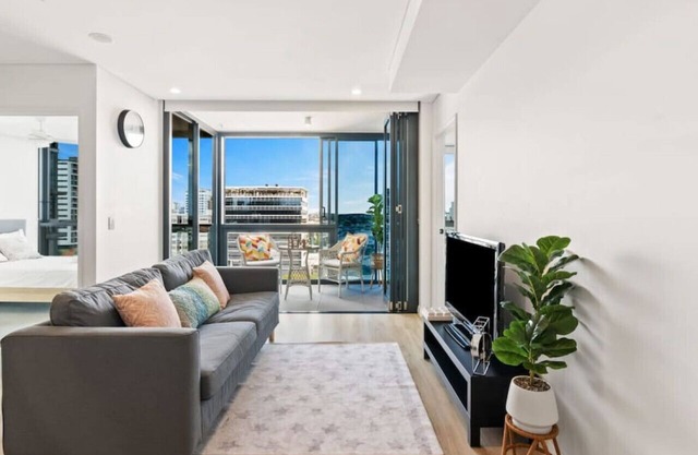 Valley Centre,Rooftop Pool, 2bed2bath Apt +Carpark