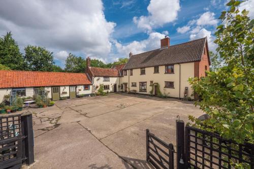 Valley Farmhouse, Westhall
