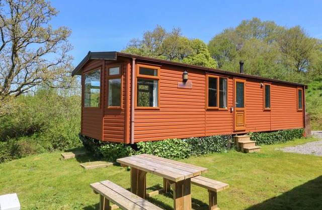 VALLEY LODGE, pet friendly, luxury holiday cottage in Bampton, Devon