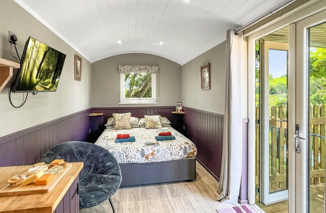 Valley View Retreat Shepherd’s Hut, near North Molton