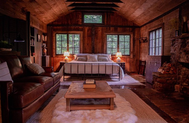 Vanderkamp NY – Langston Lodge Romantic Lakeview Hideaway on 850 Acres