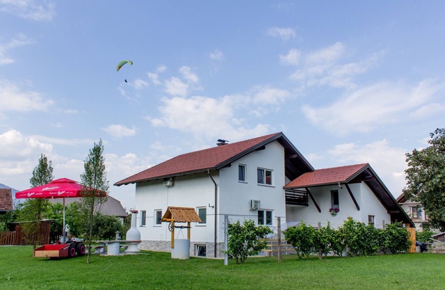 Varpolje Two Bedroom Apt. with BBQ picnic spot