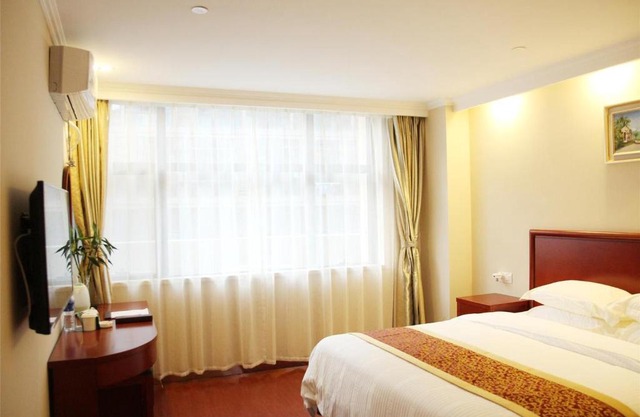 Vatica Xuzhou Suining Bus Station Building Materials City Hotel