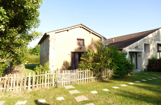 Vendée - Between sea and countryside - Gite La Loge - Heated covered swimming pool