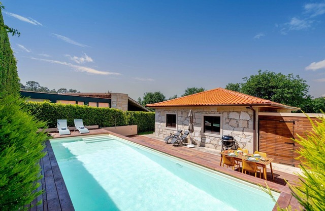 Venade Mountain House - Green Views, Pool & BBQ