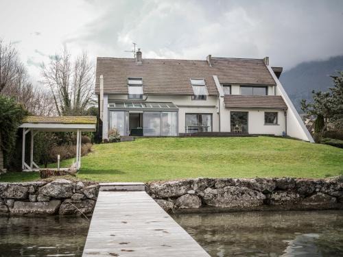 Venez Chez Vous Les Pieds dans l'Eau