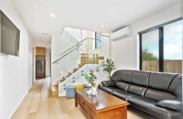 Ventura Haven Townhouse with Parking and Patio