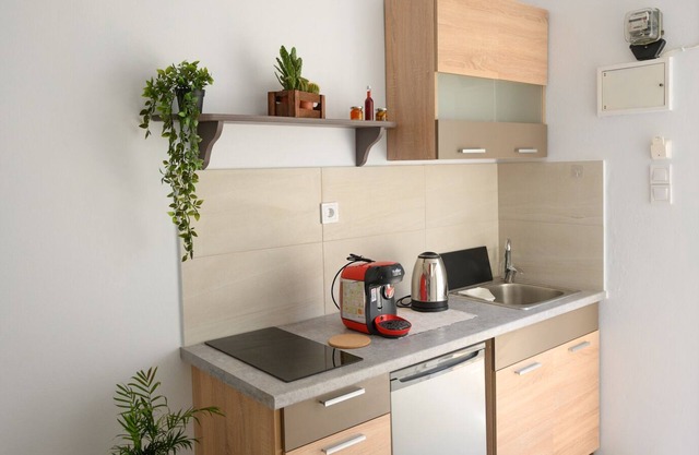 Verano V5 (up to 2 guests) - Cozy apartment 2 minutes (200m) to the beach