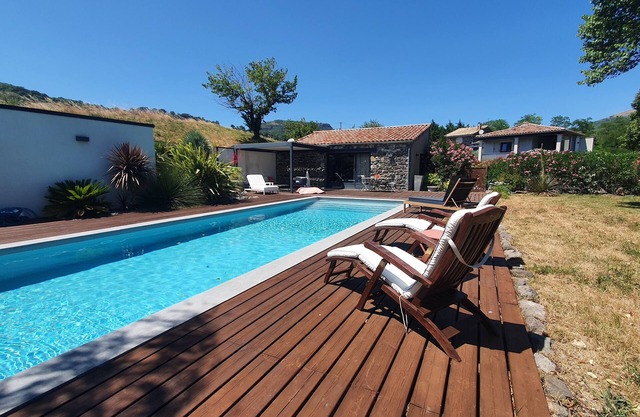 Verchière: Heated swimming pool and terrace overlooking the countryside