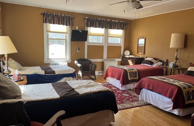 Vermilion Park Inn, #9 Family Room (2nd floor)