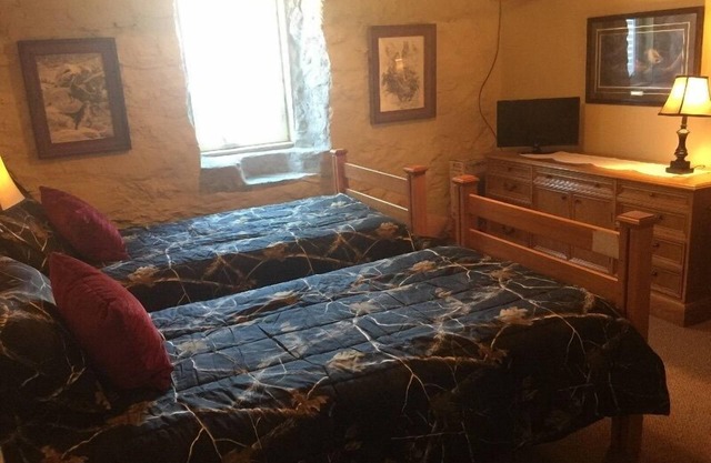 Vermilion Park Inn, LL Bear's Den (lower level)