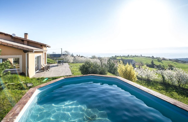Very beautiful villa with exceptional panorama from Mont-Blanc to Mont Ventoux