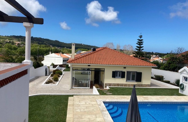 Very close to Colares coast, private swimming pool, sleeps 9