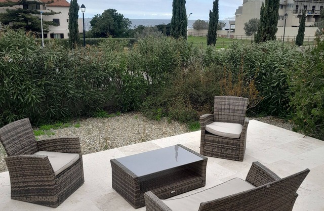 Very nice villa in a recent residence. in st florent.