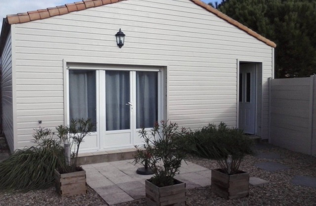 Very pleasant little house close to nature and all amenities.