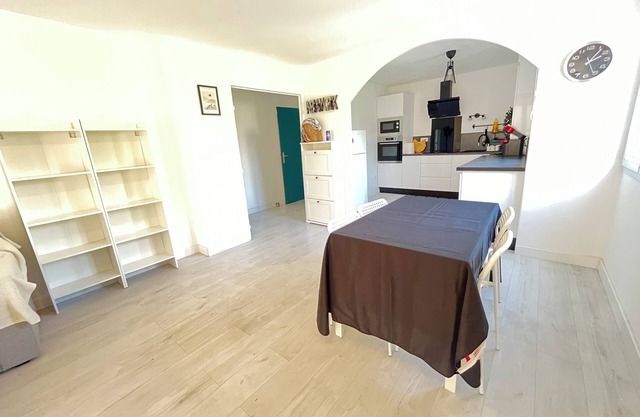 Very pleasant large apartment, ideally located, gated community marseille 11