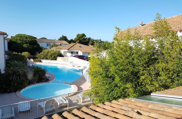 Very pretty DUPLEX*Ile de Ré, pool view, next to beach La Couarde.